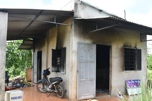 Thi thể cháy đen tại căn nhà trong rẫy