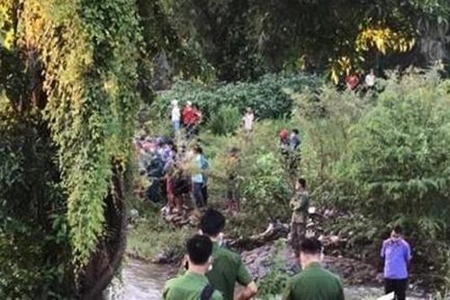 Phát hiện thi thể cô gái lõa thể bên bờ suối
