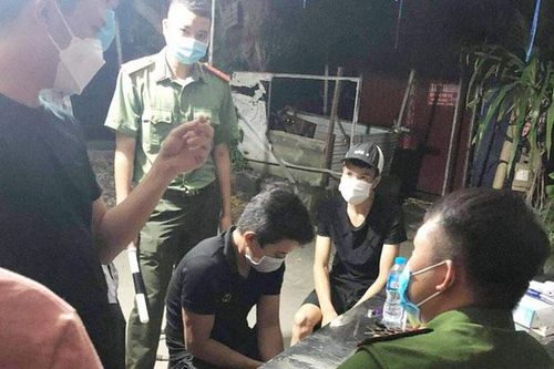 Chốt trực phòng dịch Covid-19 bắt đối tượng ma túy vào rạng sáng