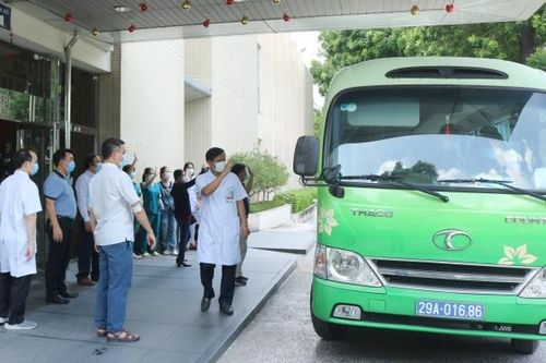 Thầy thuốc Bạch Mai lên đường chi viện Đồng Nai
