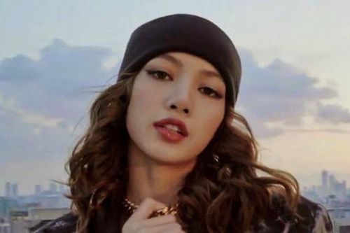 'Thánh lươn lẹo' YG cuối cùng đã xác nhận Lisa sắp ra mắt solo, ngày quay MV cận kề rồi!