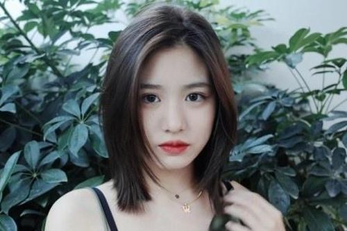 Con gái 16 tuổi của Uông Phong