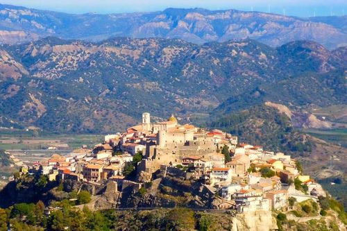 Làng ở Italy tặng 33.000 USD cho cư dân tới sinh sống