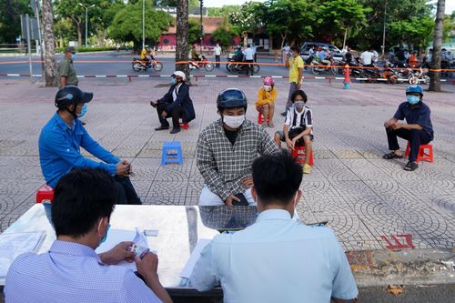 Không có lý do chính đáng khi ra đường, 12 người bị phạt 24 triệu đồng