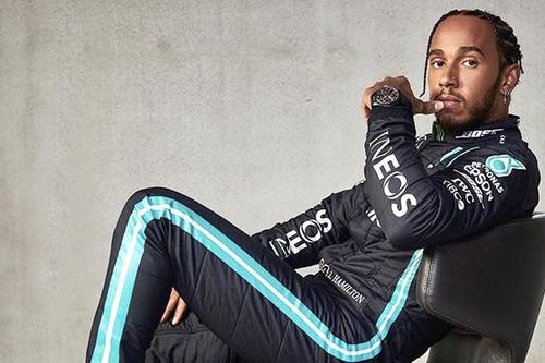Hamilton ở lại Mercedes để vô địch thế giới
