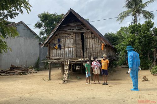 Một ngày giữa tâm dịch Covid-19