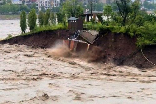 Lũ lụt, lở đất tàn phá nhiều nơi ở Trung Quốc