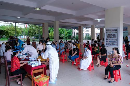 Xét nghiệm Covid-19 hơn 200 giáo viên Cần Thơ trước khi chấm thi tốt nghiệp