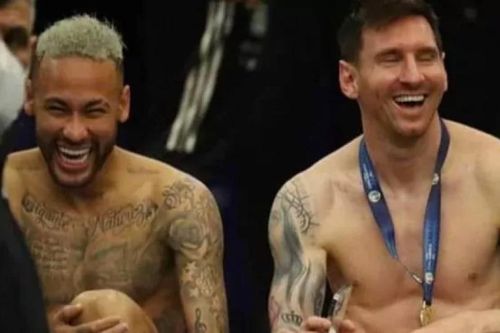 Neymar nói gì vào tai Messi sau trận chung kết Copa America 2021?