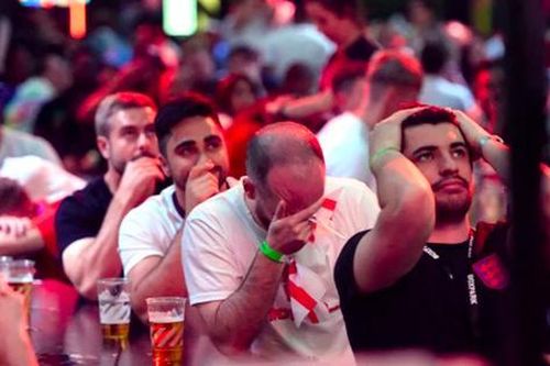 Hình ảnh người Anh rơi lệ sau thất bại tại chung kết EURO 2020