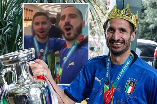 Chiellini đội vương miện, Italia mang chức vô địch về đến Rome