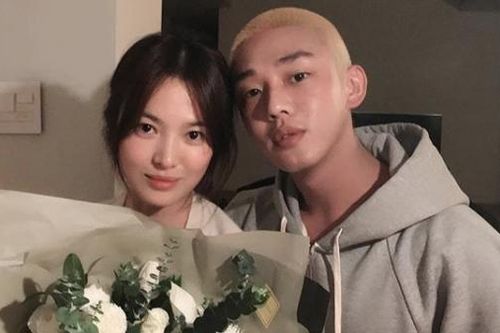 Đăng ảnh tình tứ bên Yoo Ah In, Song Hye Kyo khiến dân tình đặt nhiều nghi vấn