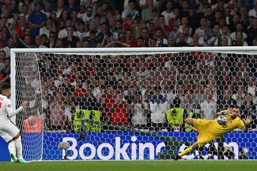 Donnarumma: Câu chuyện đầy xúc động về người hùng Italy