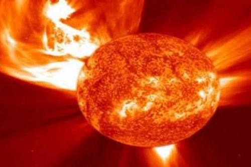 Bão mặt trời cực mạnh đang hướng tới Trái đất với tốc độ 1,6 triệu km/h