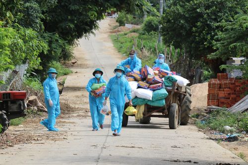 Phú Yên: Vững lòng dân trong vùng tâm dịch Ea Trol