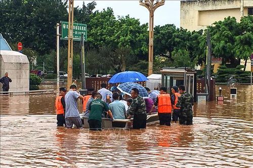 Nhiều chuyến bay bị hủy do mưa bão ở Bắc Kinh, Trung Quốc