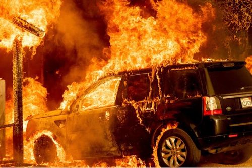 Chùm ảnh cháy rừng gây sốc ở California khi nắng nóng càn quét bờ Tây nước Mỹ
