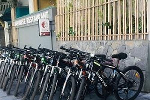 Hà Nội: Người dân ra đường tập thể dục bất chấp lệnh cấm