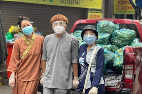 MC Đại Nghĩa thức xuyên đêm chở rau, bận rộn công việc thiện nguyện mùa dịch