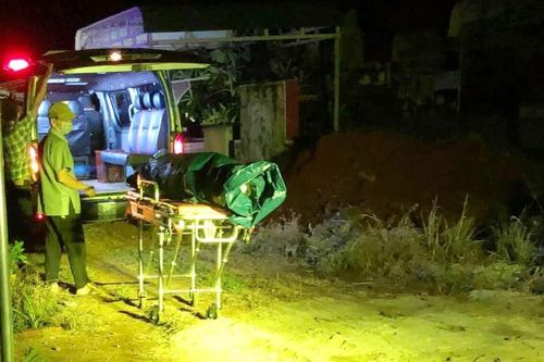 Cô gái tử vong trong tình trạng lõa thể bên bờ suối, thi thể đang phân hủy