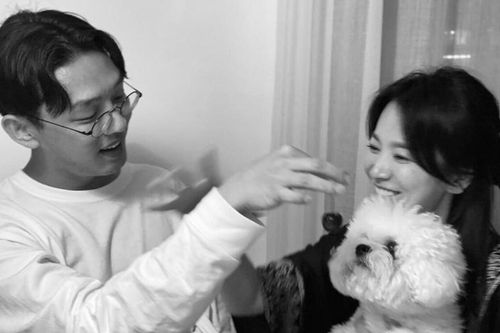 Song Hye Kyo đăng ảnh hạnh phúc bên Yoo Ah In, người đàn ông từng công khai 'tỏ tình' thất bại?