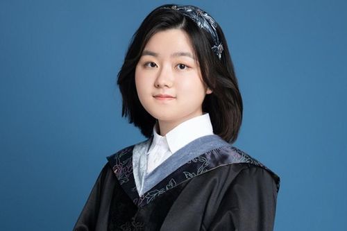 Nữ sinh 16 tuổi tốt nghiệp Đại học hàng đầu Canada, dự định lấy bằng tiến sĩ năm 22 tuổi