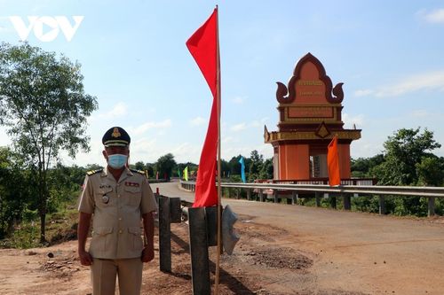 Campuchia tạm dừng cho lao động Việt Nam xuất - nhập cảnh