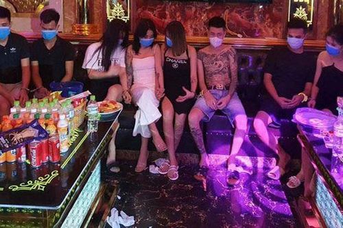 Nhóm thanh niên tổ chức sử dụng ma túy trong phòng hát karaoke