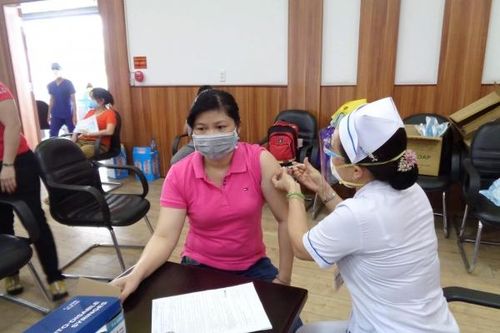 Cần biết: Chuyên gia Bộ Y tế giải đáp về đăng ký online tiêm vắc xin COVID-19