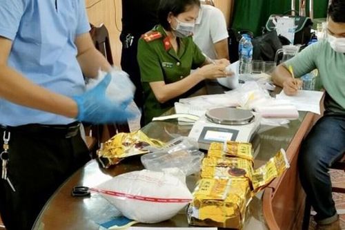 Hải Phòng: Bắt quả tang 3 đối tượng đang vận chuyển 5 kg ma túy đá
