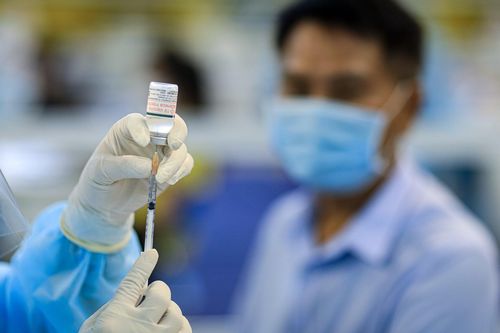 Hai mũi tiêm vaccine Covid-19 của Moderna, Pfizer cách nhau bao lâu?