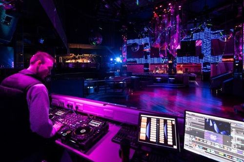 Hộp đêm ở Anh rục rịch trở lại sau 16 tháng đóng cửa