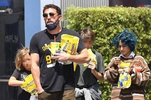 Ben Affleck đi chơi cùng con gái của Jennifer Lopez