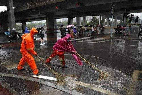 Nhiều chuyến bay bị hủy do mưa bão ở Trung Quốc