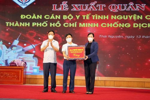 Thái Nguyên: 80 cán bộ, y bác sĩ lên đường 'chia lửa' cùng TP Hồ Chí Minh chống dịch