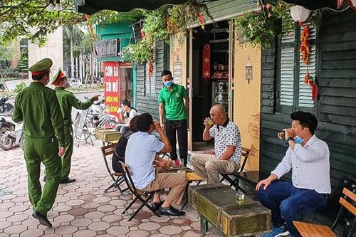Trái lệnh cấm tụ tập kinh doanh đông người, một cửa hàng tại Long An bị phạt 10 triệu đồng
