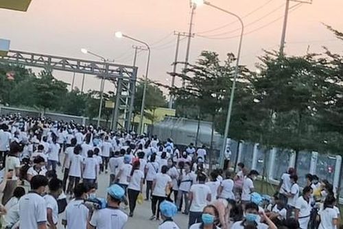 Dịch xâm nhập doanh nghiệp: Ngành chức năng xử lý chậm, công nhân khổ vì 'giấy thông hành'