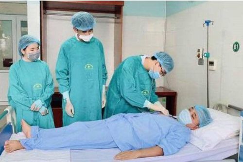 Mẹ hiến thận cứu con trai