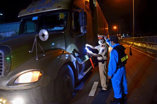 TP.HCM tổ chức chốt kiểm soát kết hợp kiểm việc thực hiện Chỉ thị 16