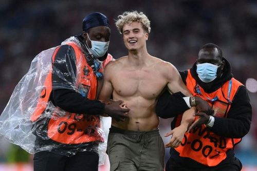 Hé lộ profile của chàng hot boy 6 múi làm loạn chung kết EURO 2020