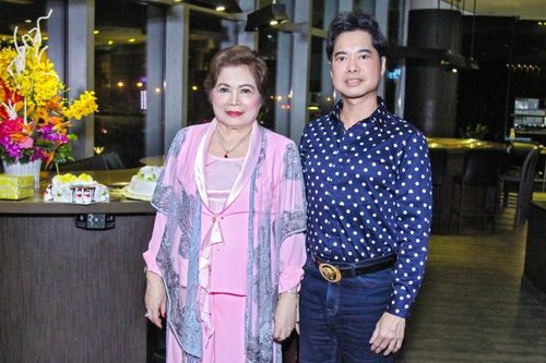 Trước khi qua đời, mẹ Ngọc Sơn luôn được con trai dành tặng hành động đặc biệt này