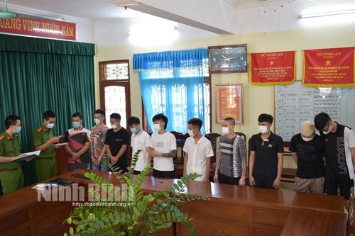 Phá đường dây cá độ bóng đá với số tiền hơn 900 triệu đồng