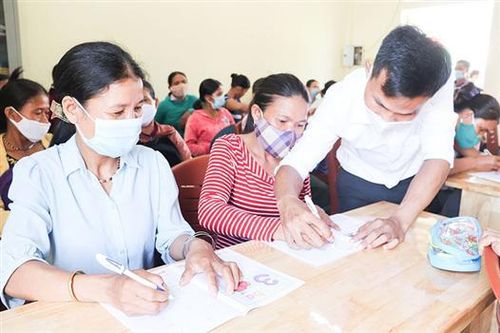 Lớp học nghĩa tình cho phụ nữ vùng cao