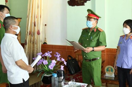 Làm giả 66 con dấu nhằm trục lợi, chủ xe khách bị khởi tố