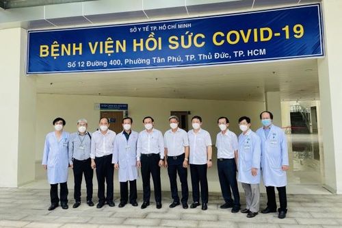 Bí thư Thành ủy TP.HCM Nguyễn Văn Nên thăm Bệnh viện Hồi sức COVID-19