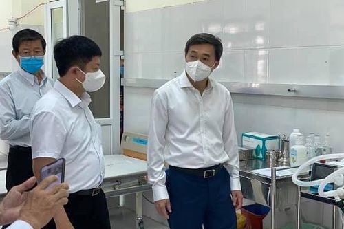 Thứ trưởng Bộ Y tế Trần Văn Thuấn kiểm tra công tác phòng chống dịch tại các khu công nghiệp Bình Dương