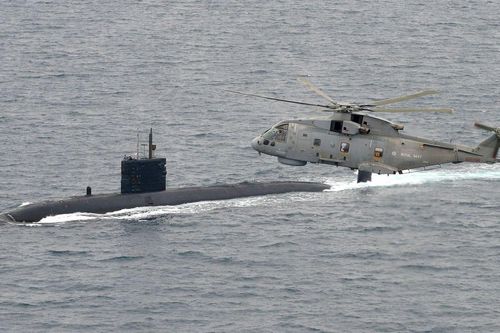 Anh tung liền 2 trực thăng 'cá kiếm' truy vết tàu ngầm 'hố đen Kilo' Nga