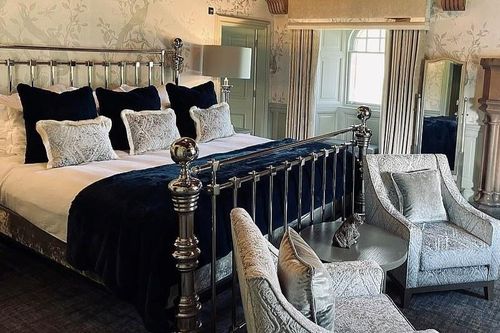 Khách sạn cổ có giường trị giá gần 14.000 USD