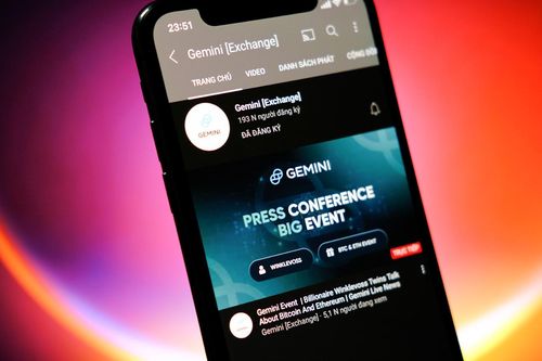 Kênh YouTube của rapper Phúc Du bị hack livestream tiền số