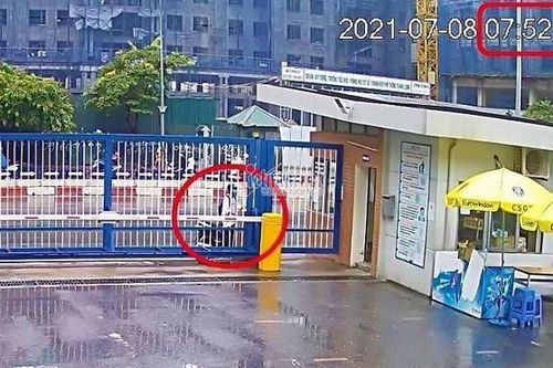 Nam sinh gào khóc vì đi muộn sẽ được dự thi tốt nghiệp đợt 2